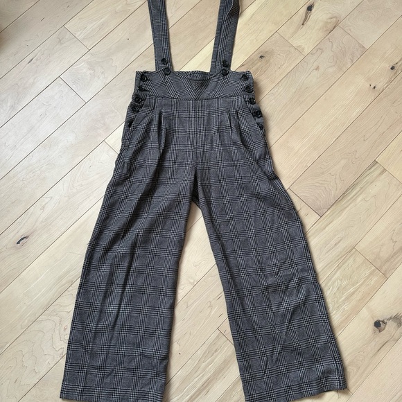 Vintage Pants - Stylish Women's Gray Plaid Jumpsuit